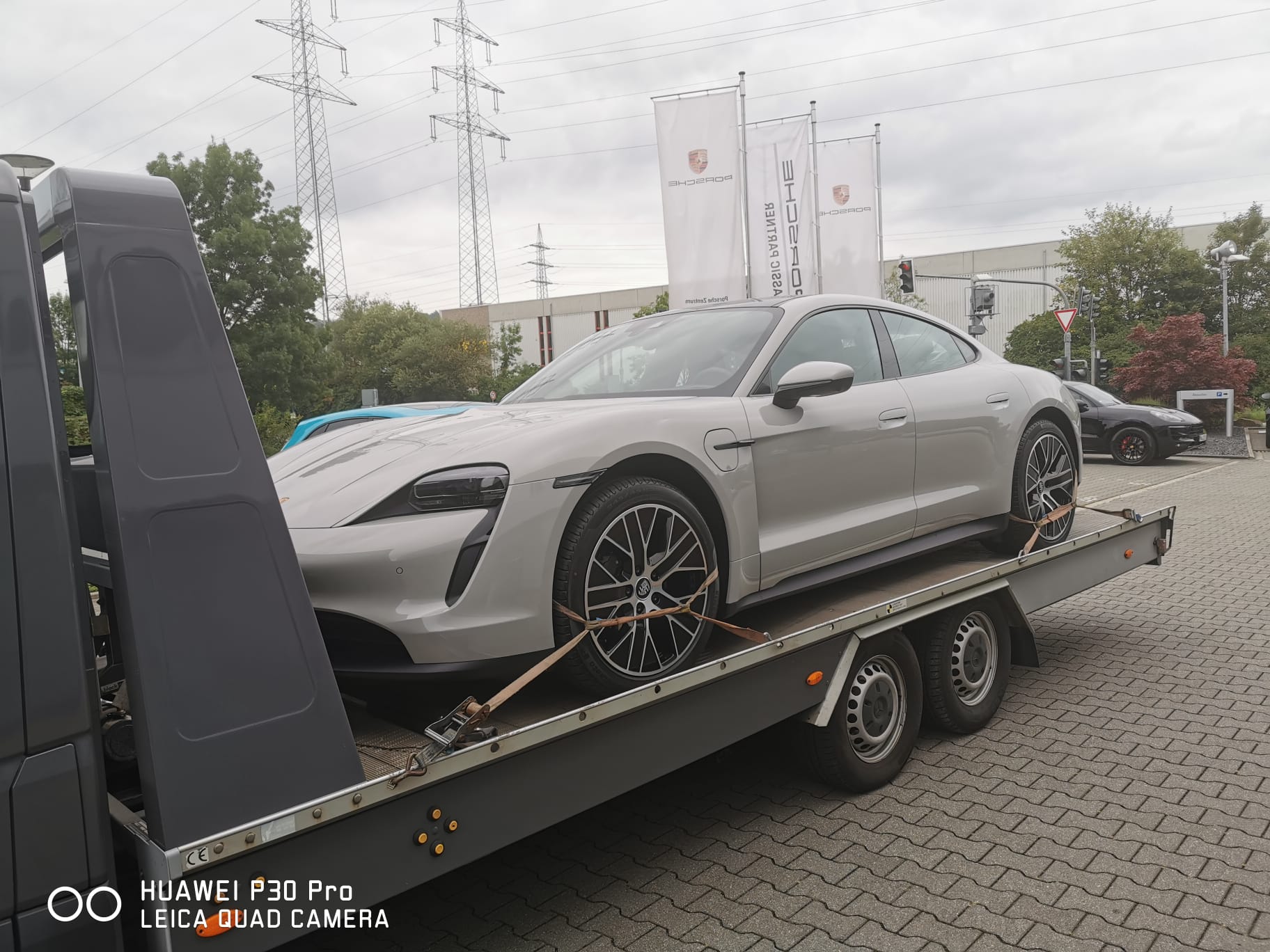 Farhzeugtransport Fahrzeugüberführung wir-holen-dein-auto.com